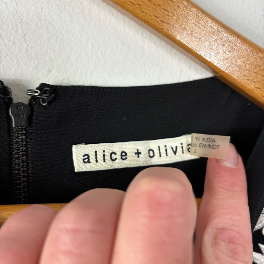 Alice + Olivia "Ellen" Embroidered Floral Dress Womens 2 Cap Sleeve Designer - Picture 6 of 9